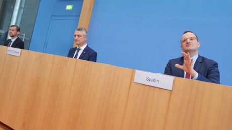 Jens Spahn, geschäftsführender Bundesgesundheitsminister, bei der Bundespressekonferenz am 03.11.2021 / © Kay Nietfeld (dpa)