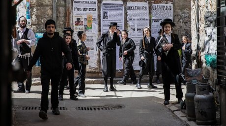 Jerusalem: Ultraorthodoxe Juden im Viertel Mea Shearim / © Ilia Yefimovich (dpa)
