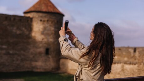 Junge Frau macht ein Selfie / © Ekateryna Zubal (shutterstock)