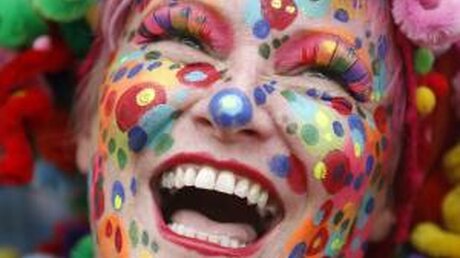 Karneval gechminktes Gesicht / © dpa