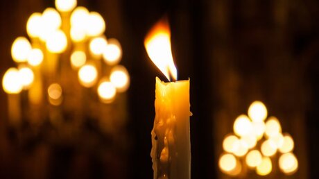 Kerzen in einer orthodoxen Kirche / © Elena Dijour (shutterstock)