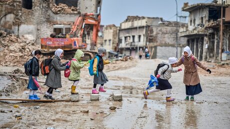 Kinder auf dem Schulweg in Mossul / © Paul Jeffrey/CNS photo (KNA)