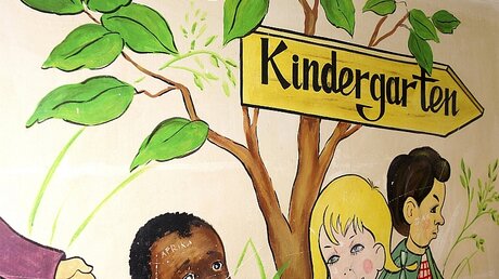 Bemalte Wand in einem Kindergarten (KNA)