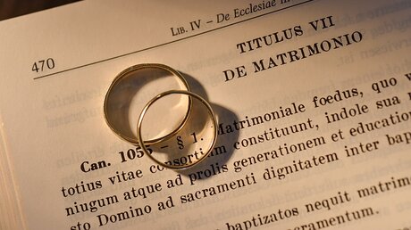 Kirchenrecht: Das Eherecht im Codex Iuris Canonici (CIC) / © Harald Oppitz (KNA)