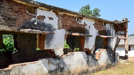 Ruine einer 2008 zerstörten und niedergebrannten Kirche im Balluga im Bundesstaat Odisha am 22. November 2016. / © Christoph Arens (KNA)