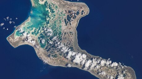 Kiribati im Südpazifik - durch den steigenden Meeresspiegel vom Klimawandel unmittelbar betroffen / © NASA (dpa)