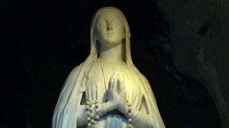 Marienstatue in Lourdes (KNA)