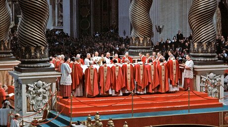 Messfeier mit Papst Paul VI. (KNA)