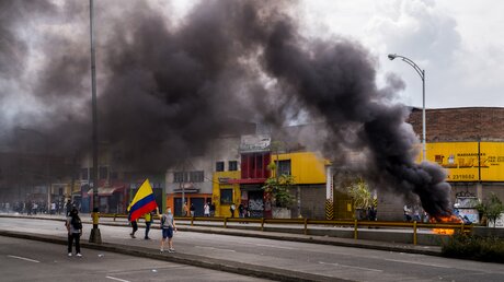 Kolumbien: Immer wieder kommt es zur Gewalt durch Rebellengruppen / © Roger Rondon (shutterstock)