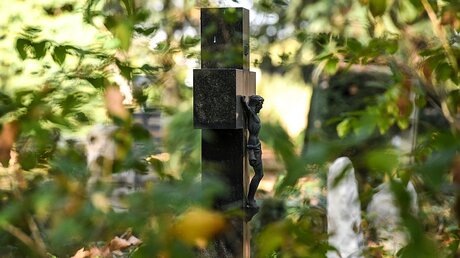 Kreuz auf dem Karlsruher Hauptfriedhof / © Harald Oppitz (KNA)