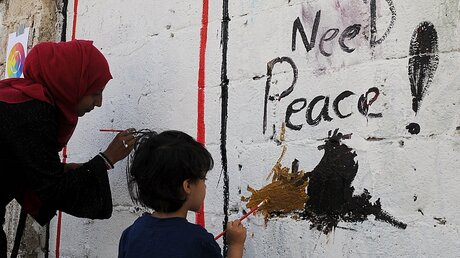 Kunstaktion für Frieden im Jemen  / © Mohammed Mohammed (dpa)
