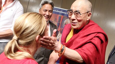 Dalai Lama zu Besuch in Hamburg  (dpa)