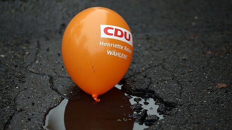 Die Wahl in Köln ist überschattet  / © Oliver Berg (dpa)