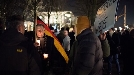 Mahnwache gegen Flüchtlingspolitik / © Bernd von Jutrczenka (dpa)
