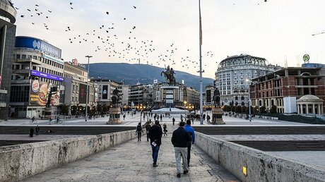 Makedonija-Platz in Skopje / © Harald Oppitz (KNA)