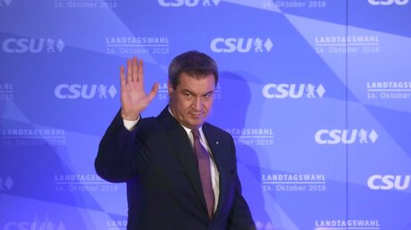 Markus Söder (CSU), Ministerpräsident von Bayern, kommt zur Wahlparty der CSU in den Landtag / © Michel Kappeler (dpa)