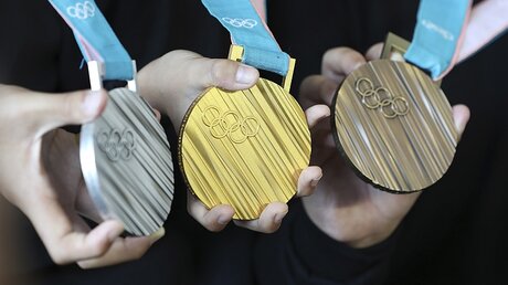 Medaillensatz bei den olympischen Spielen / © Lee Jin-Man (dpa)