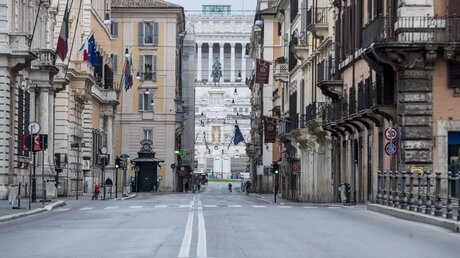 Menschenleere Straßen vor der Piazza Venezia in Rom / © Roberto Monaldo.Lapre (dpa)
