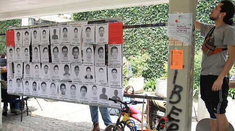 43 Studenten werden vermisst  (dpa)