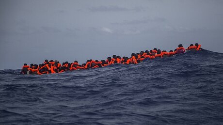 Migranten aus Libyen / © Santi Palacios (dpa)