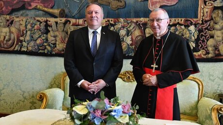 Mike Pompeo (l.) mit Pietro Parolin / © Vatican Media (KNA)