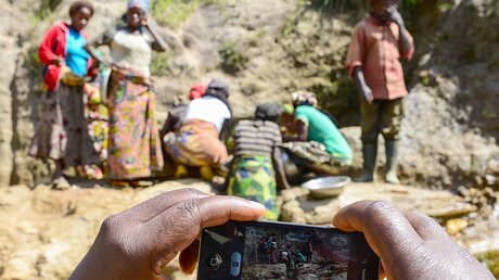 Minenarbeiter im Osten des Kongo / © Harald Oppitz (KNA)