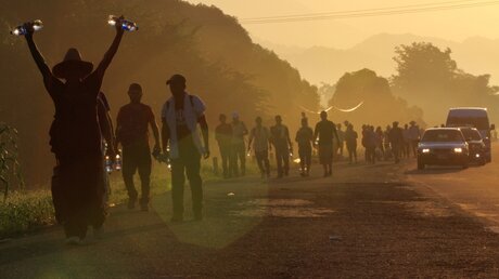 Mittelamerikanische Migranten auf dem Weg in die USA  / © Javier Lira (dpa)