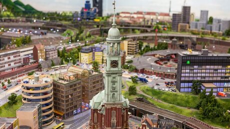 Modell der Kirche St. Michaelis in Hamburg / © Philipp Reiss (epd)