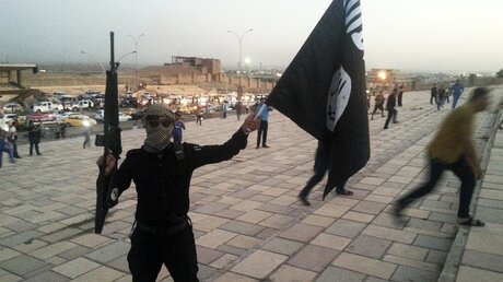 Ein Kämpfer der Isis-Milizen in Mossul  (KNA)