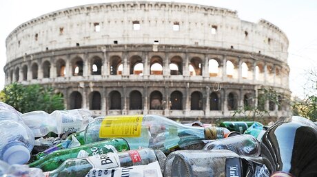 Müll vor dem Kolosseum in Rom / © MZeta (shutterstock)