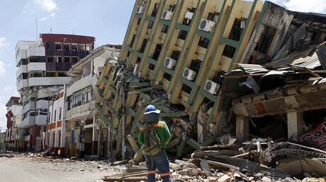 Nach dem Erdbeben in Pontejo (Ecuador) / © Christian Escobar Mora (dpa)