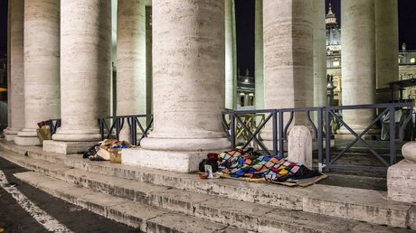 Obdachlose im Vatikan / © Stefano dal Pozzolo/Romano Siciliani (KNA)