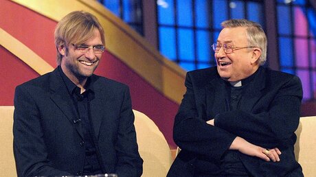 Jürgen Klopp und Kardinal Karl Lehmann im Jahr 2007 / © A9999 Volker Oehl/Swr Fernsehen (dpa)