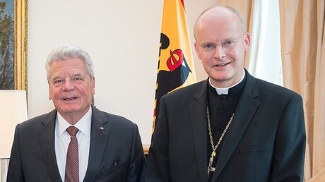 Bundespräsident Gauck und Militärbischof Overbeck / © Guido Bergmann (bpa)