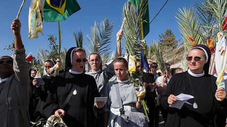 Der Palmsonntag wird vielerorts mit Palmprozessionen begangen, bei denen dem Einzug Jesu in Jerusalem gedacht wird. / © Andrea Krogmann (KNA)