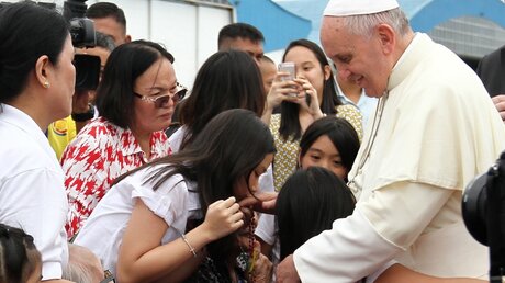 Der Papst wird in Manila begrüßt (dpa)