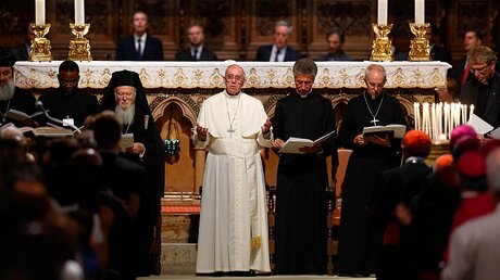 Papst Franziskus beim Weltgebetstreffen für den Frieden 2016 / © Paul Haring (KNA)