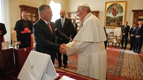 Papst Franziskus empfängt den jordanischen König Abdullah II. / © Romano Siciliani (KNA)