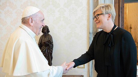 Papst Franziskus empfängt Ingrida Simonyte, Ministerpräsidentin von Litauen, am 3. September 2021 im Vatikan. / © Vatican Media/Romano Siciliani (KNA)
