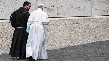 Papst Franziskus im Gespräch (Archiv) / © Cristian Gennari (KNA)