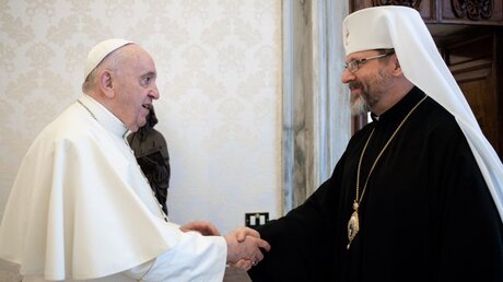 Papst Franziskus mit Swjatoslaw Schewtschuk / © Vatican Media/Romano Siciliani (KNA)