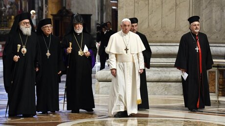 Papst Franziskus mit Vertretern der christlichen Kirchen im Libanon im Petersdom / © Vatican Media/Romano Siciliani (KNA)