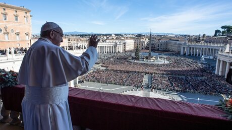 Papst Franziskus spricht den Segen "Urbi et orbi" / © Vatican Media/Romano Siciliani (KNA)