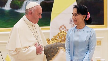 Papst Franziskus trifft Aung San Suu Kyi / © Max Rossi (dpa)