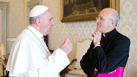 Papst Franziskus und Alfred Xuereb / © Romano Siciliani (KNA)