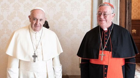 Papst Franziskus und Jean-Claude Kardinal Hollerich / © Vatican Media/Romano Siciliani (KNA)