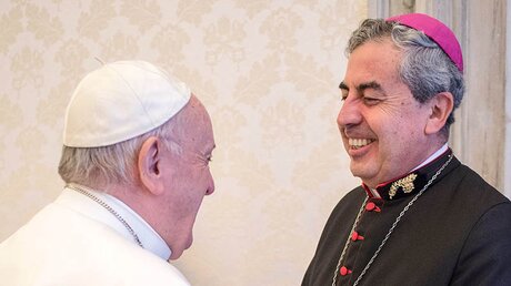 Papst Franziskus und Santiago Silva Retamales / © Vatican Media/Romano Siciliani (KNA)