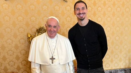 Papst Franziskus und Zlatan Ibrahimovic (@ibra_official)