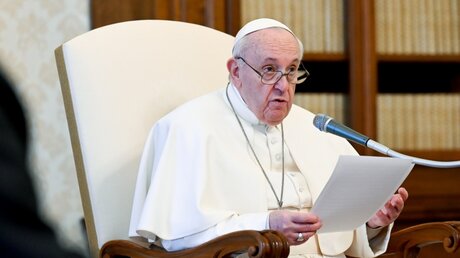 Papst Franziskus verliest seine Videobotschaft / © Vatican Media/Romano Siciliani (KNA)