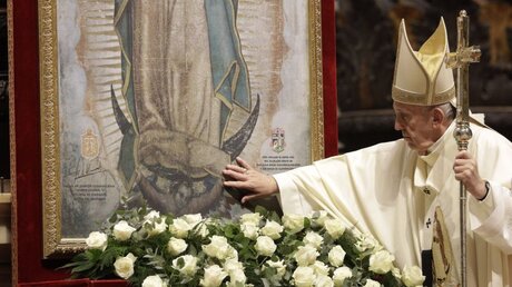Papst Franziskus während der Messe für die Jungfrau von Guadalupe / © Gregorio Borgia (dpa)
